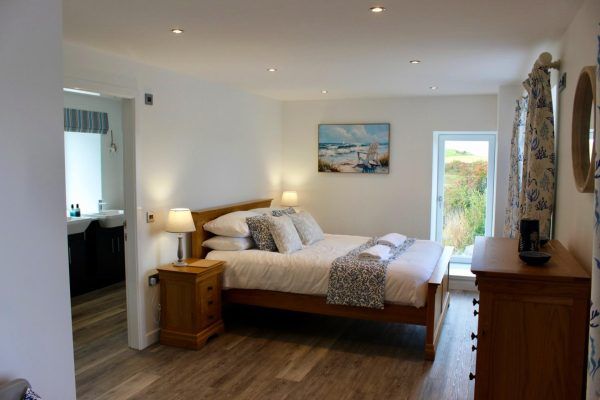 Bay Cottage - Master Bedroom Ensuite